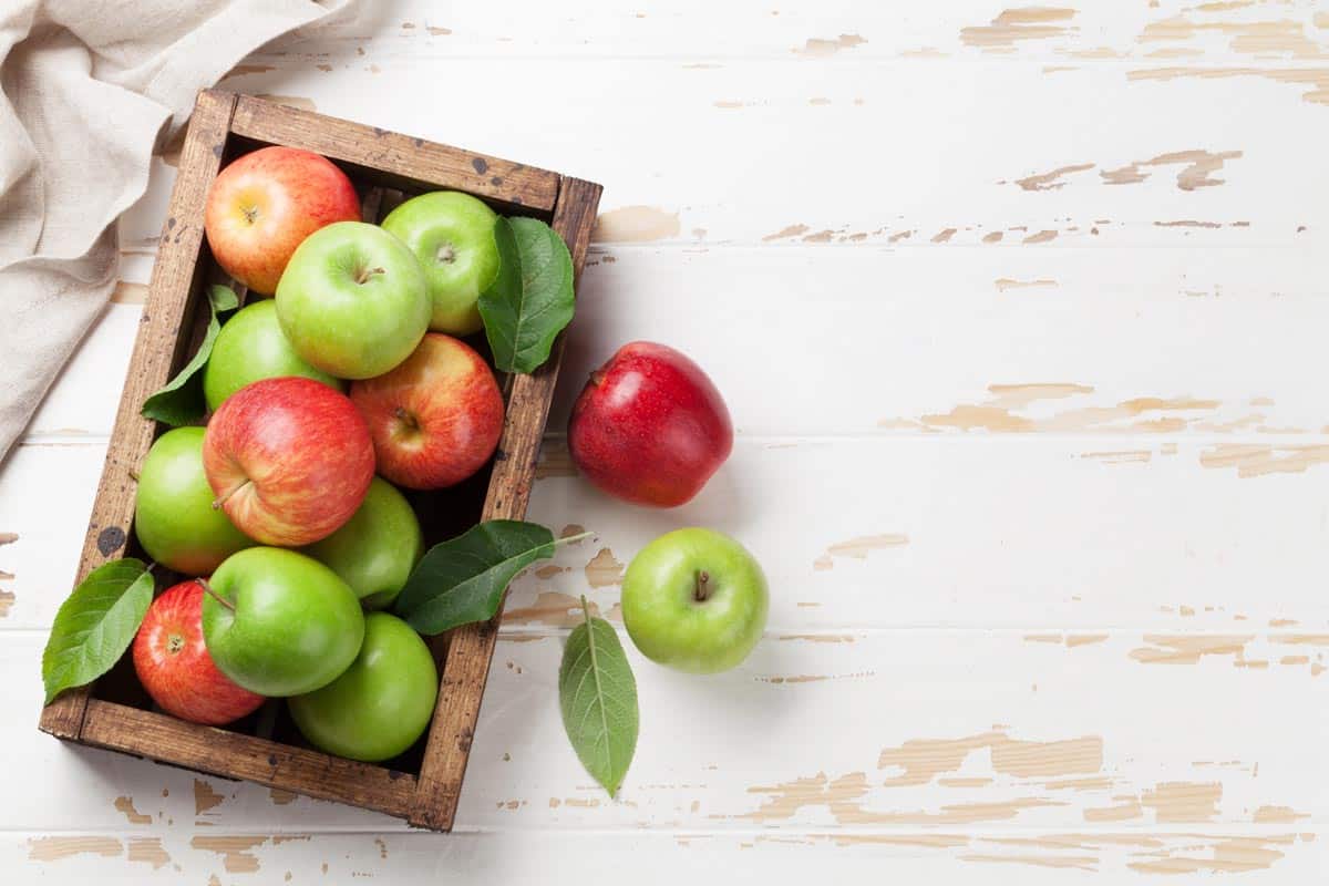 Green and red apples in wooden box - stock.adobe.com