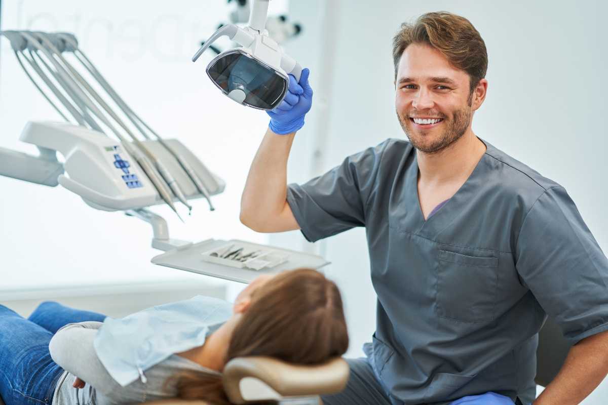 Ti sei mai chiesto quanto guadagnino i dentisti in Italia