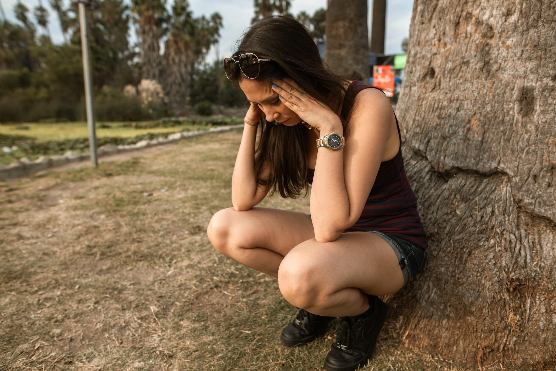 Ragazza colpita da un improvviso attacco d'ansia